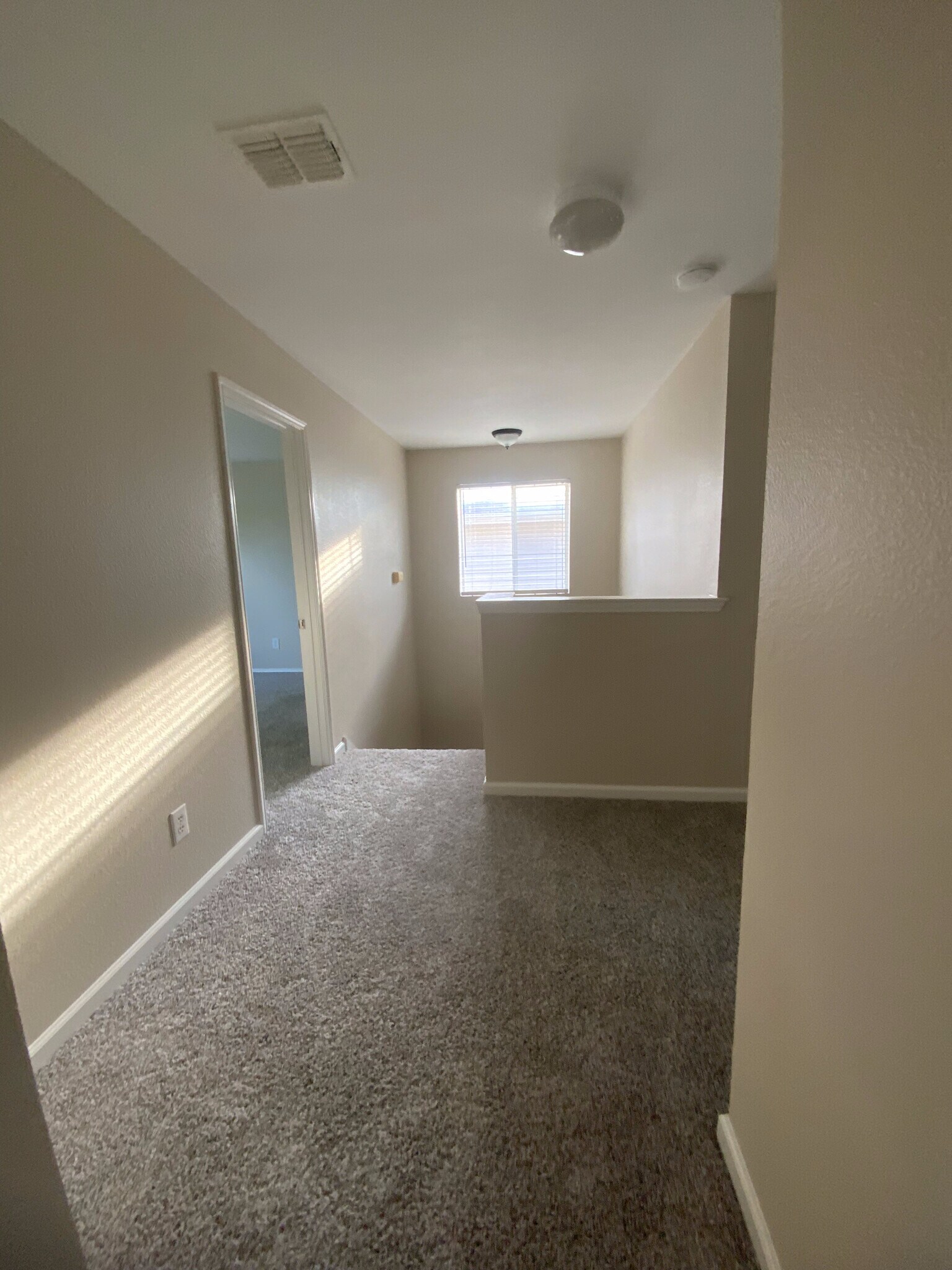 Building Photo - 1722 Willow Way