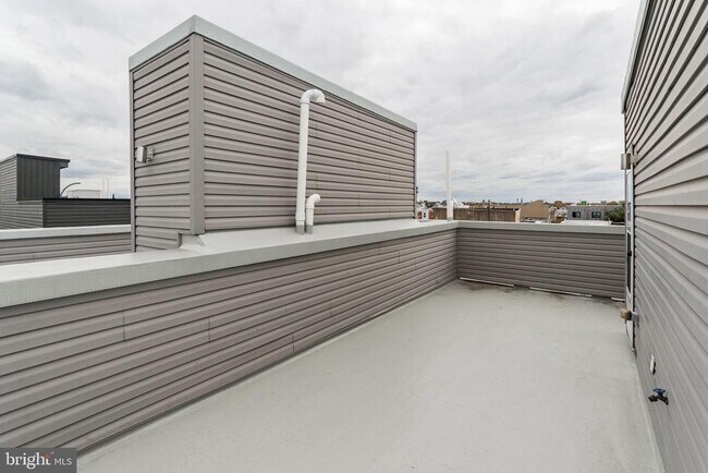 Building Photo - 1910 Fernon St