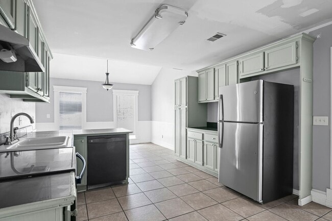 Building Photo - Mableton - For Rent $2000.00 - 4 bedrooms, 2.5 baths