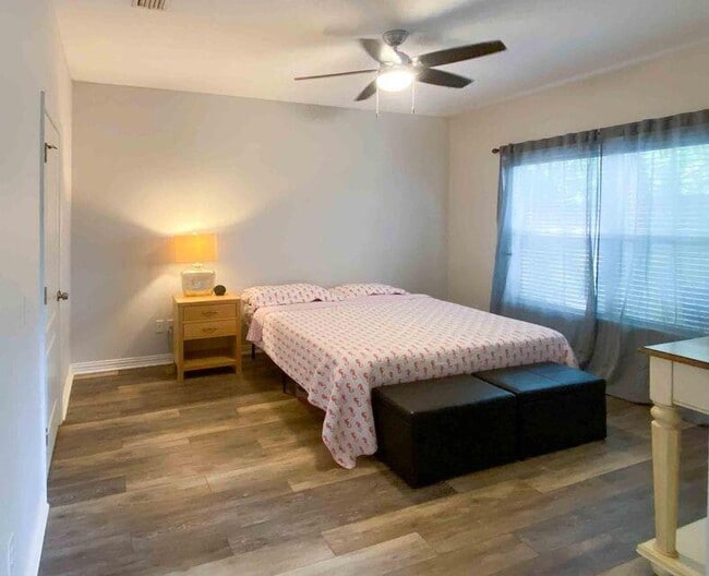 Building Photo - 116 Dolphin Rd