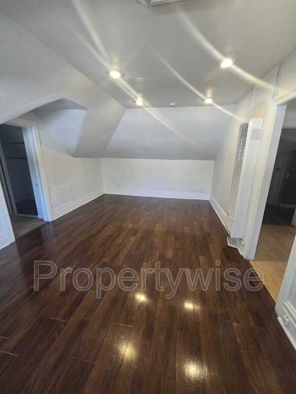 Building Photo - 958 S 800 E