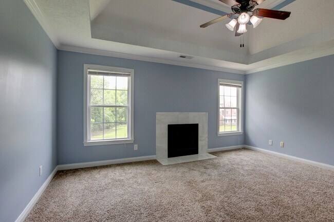 Building Photo - 716 Cavalier Dr