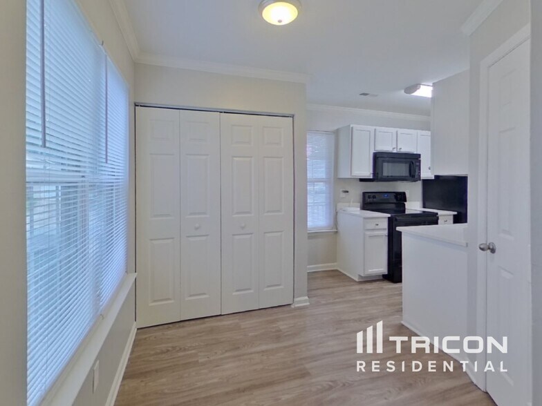 Building Photo - 1128 Summit Hills Dr