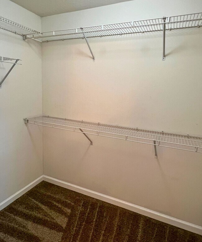 Building Photo - 3/2 centrally located!!