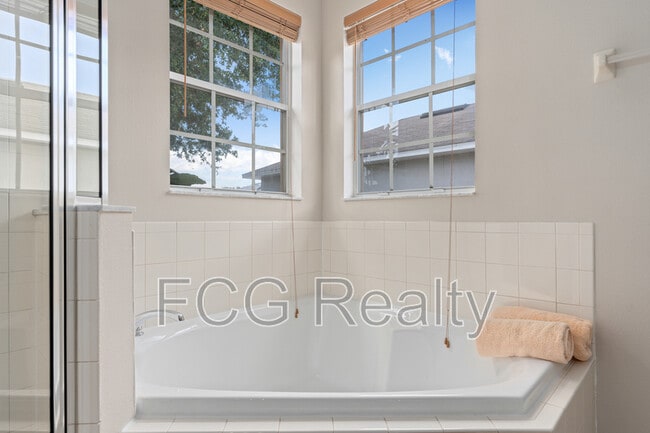 Building Photo - 825 Wildflower Rd