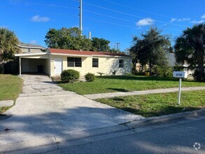 Building Photo - 4 Bedroom 1 Bathroom Single Family House