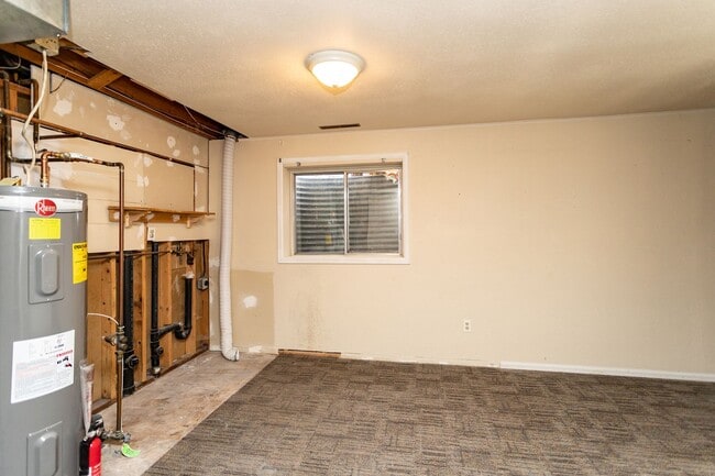 Building Photo - Stunning Ranch Style Home in East Colorado Springs!