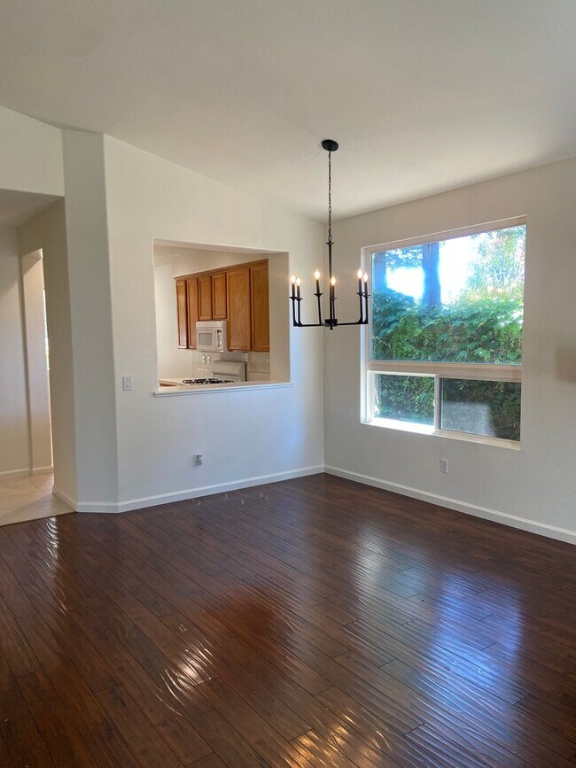 Building Photo - East Roseville - Near Olympus Point - 3 Bdrm, 2 Bath