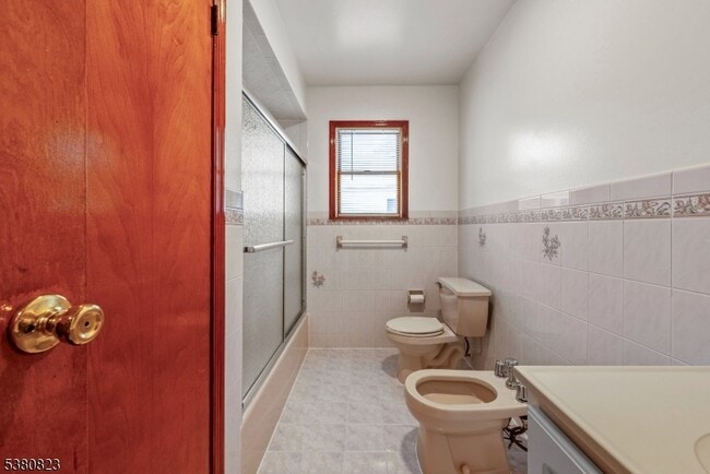 Building Photo - 939 Grove St