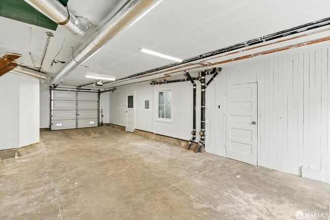 Building Photo - 1206 Funston Ave
