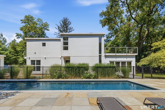 Building Photo - 51 Maple Ave S