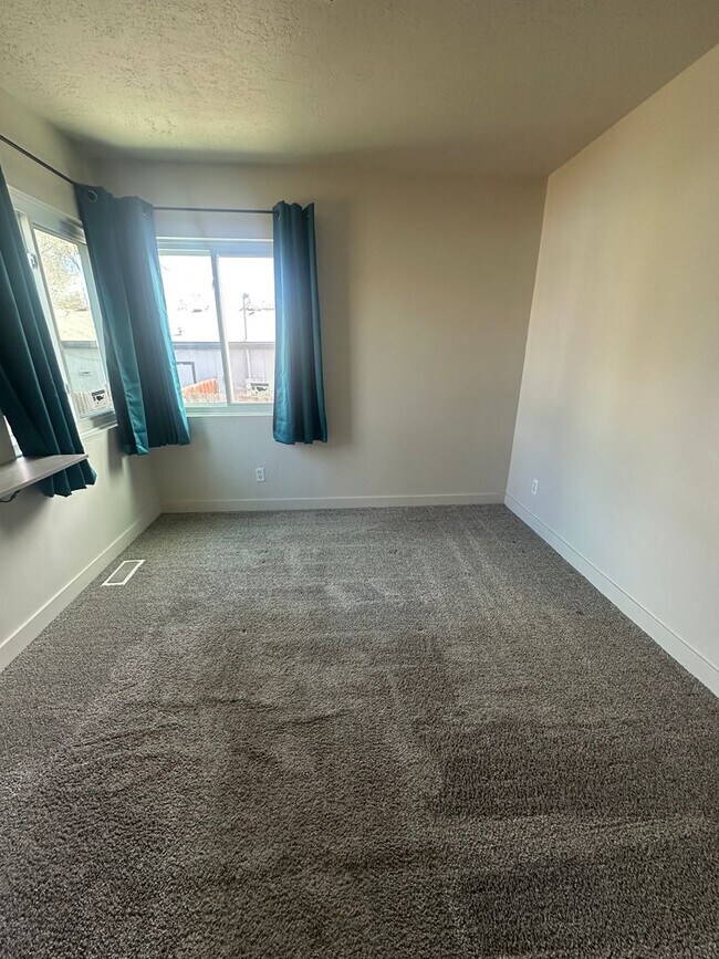 Building Photo - GORGEOUS West Valley Home!!!