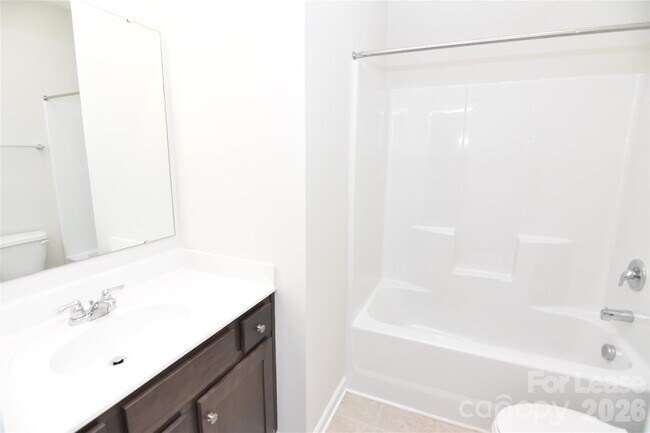 Building Photo - 1133 Overlake Dr