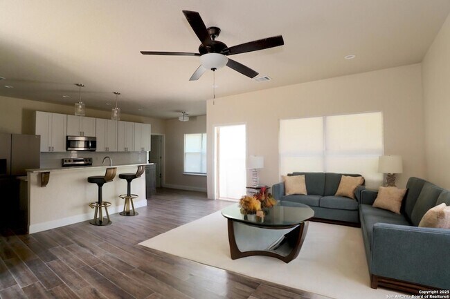Building Photo - 2503 Golf Dr
