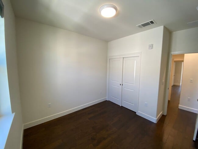 Building Photo - SUNNYVALE - executive townhome with amazin...