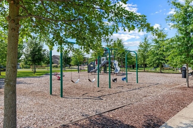 Building Photo - 1444 Channing Dr