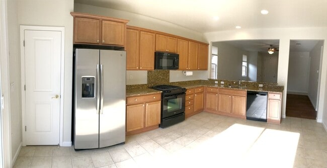 Building Photo - 55+ Community Home in Great Condition!