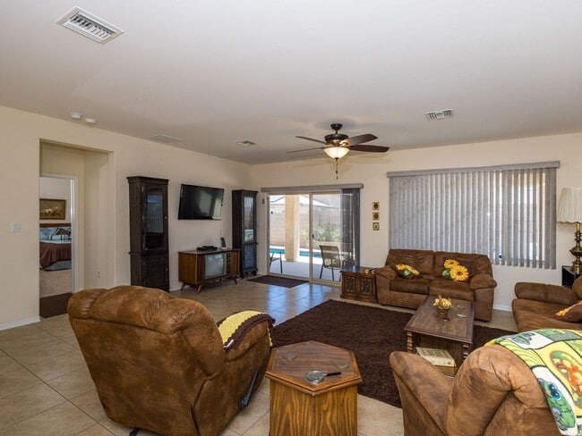 Building Photo - Furnished pool home for rent!