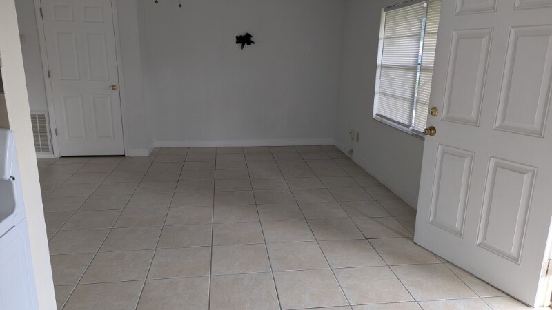 Building Photo - 2309 S Mills Ave