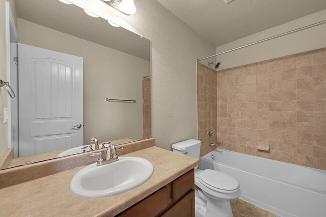 Building Photo - $2,145.00, 4-bed, 2.5-bath located in Colo...