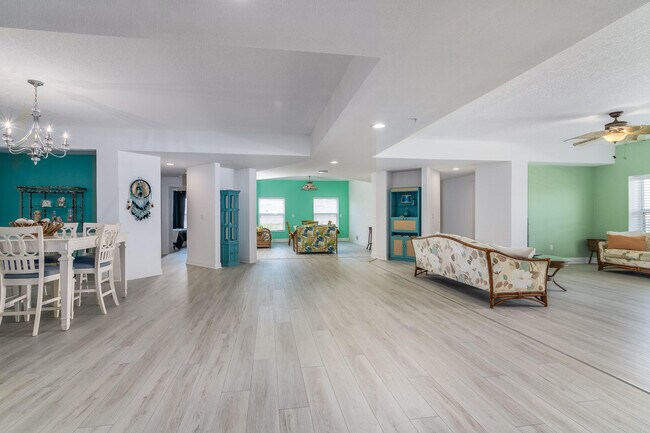 Building Photo - 105 Pulsipher Ave