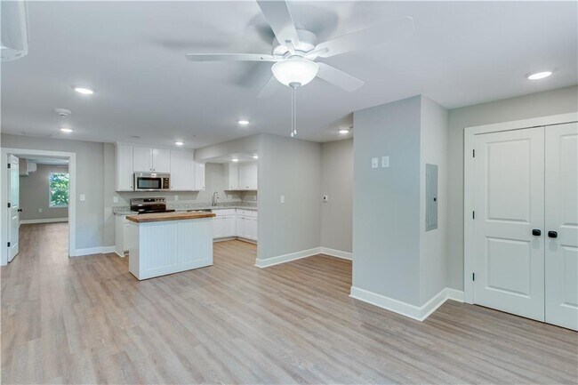 Building Photo - 710 Jesse Jewell Pkwy SE