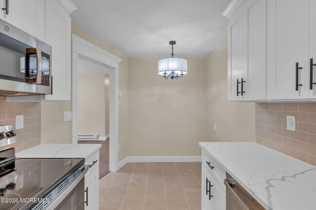 Building Photo - 168 Amberly Dr