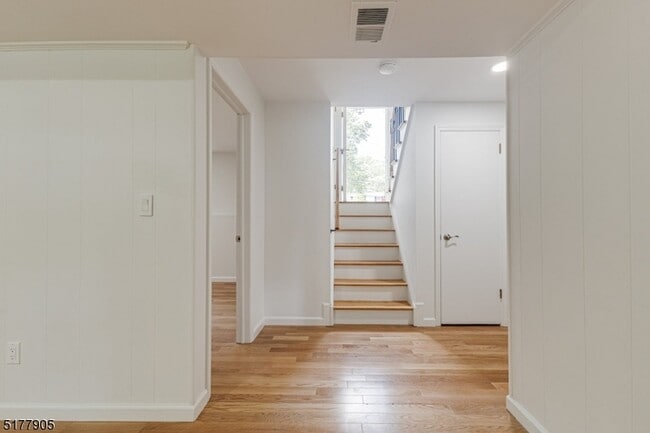 Building Photo - 50 Colonial Way