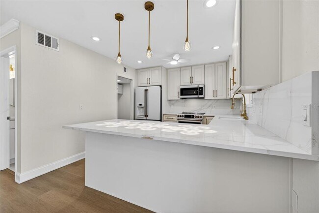 Building Photo - 6497 Cape Hatteras Way NE