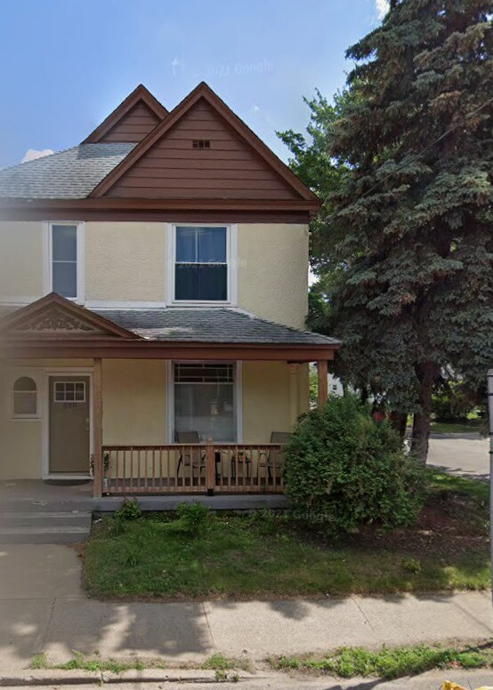 Building Photo - 690 NE Lowry Ave