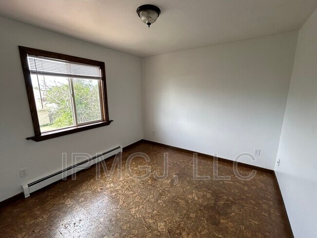 Building Photo - 2867 Pinyon Ave