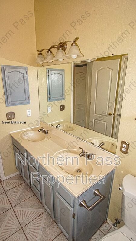 Building Photo - 12107 Valley Quail Dr