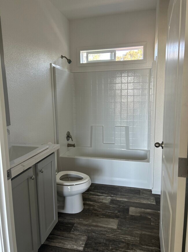 Building Photo - 3953 Stoneridge Dr