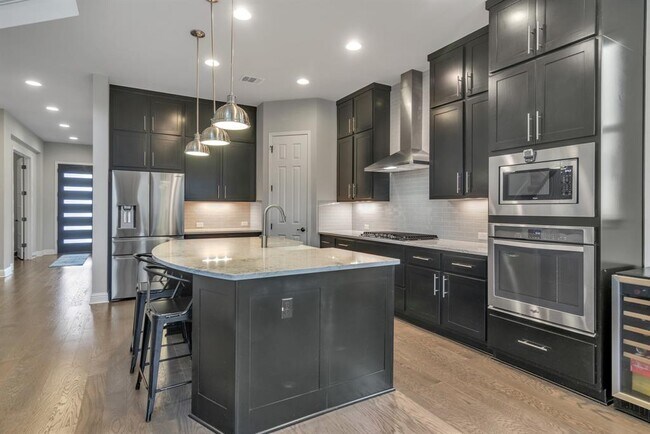 Building Photo - 7100 Trissino Dr