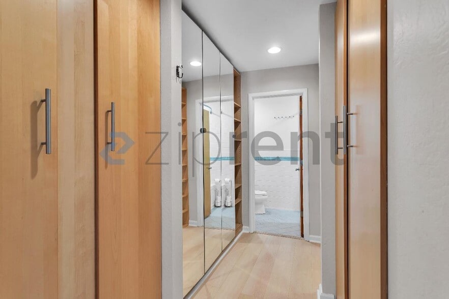 Building Photo - 955 Shorepoint Ct
