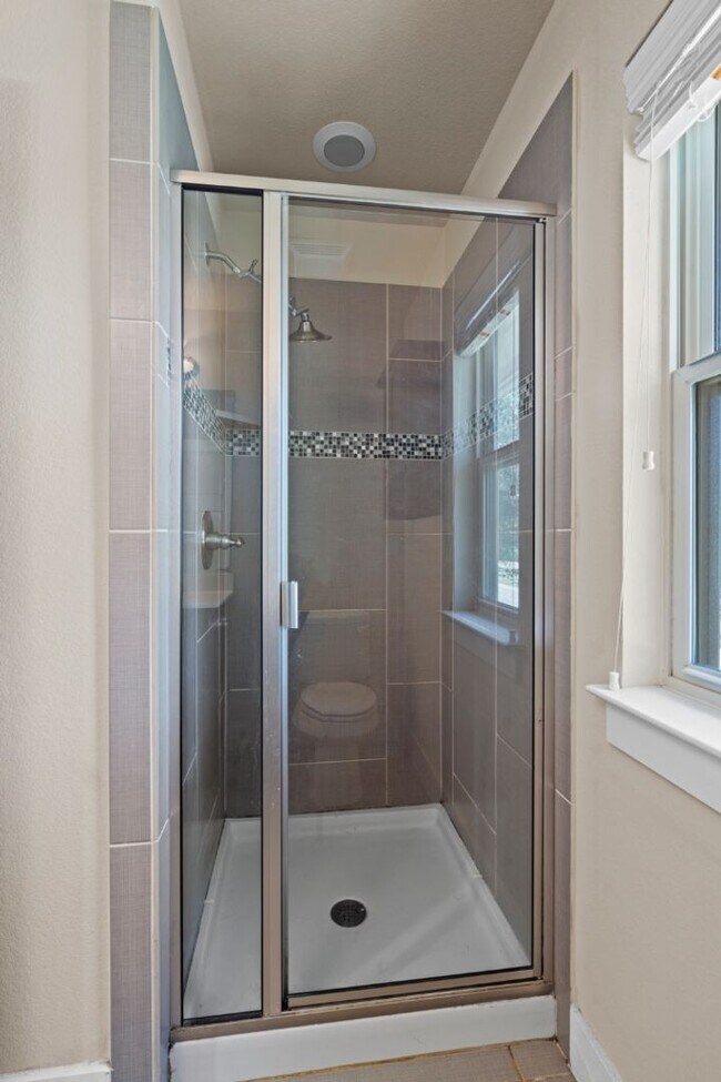 Building Photo - 11229 Avery Station Loop