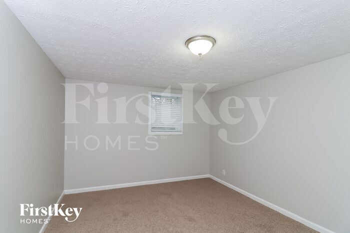 Building Photo - 5721 Crestview Dr