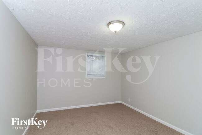 Building Photo - 5721 Crestview Dr