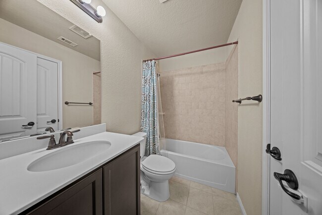 Building Photo - 115 Parkwood Dr