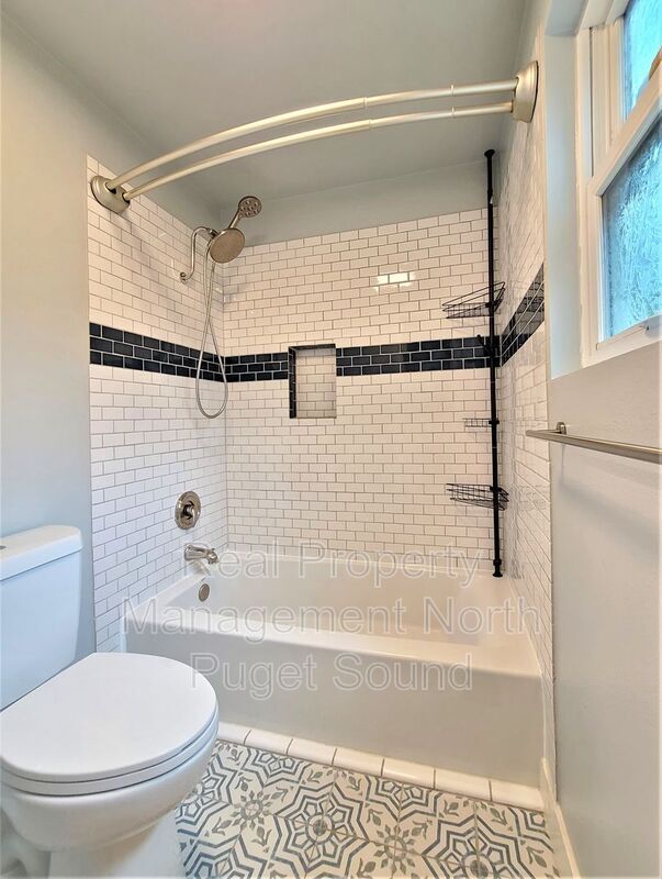 Building Photo - 7914 44th Ave W