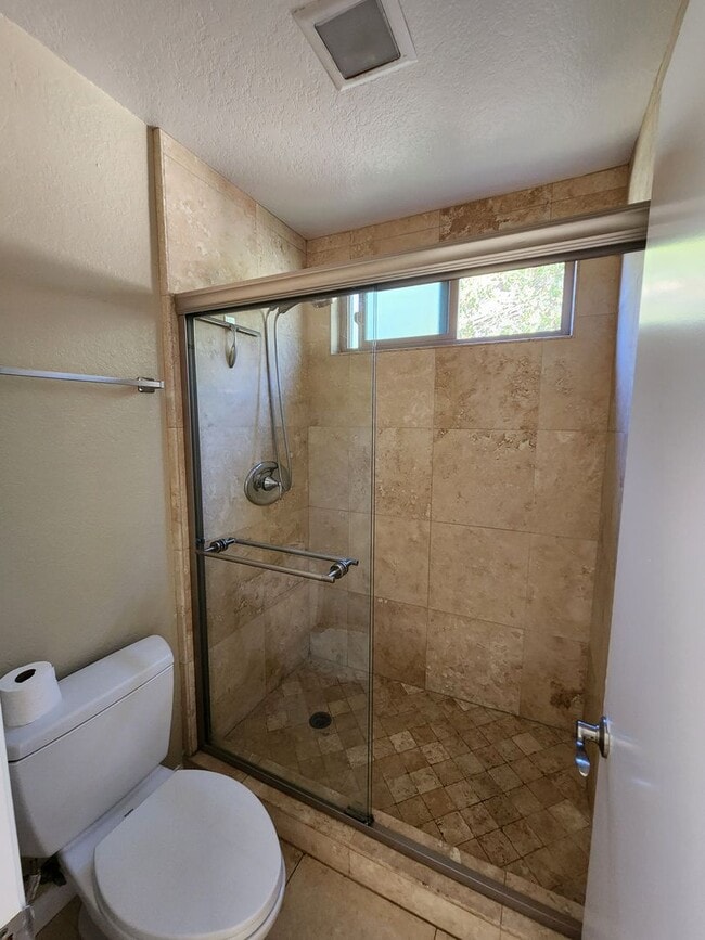 Building Photo - 4 BD/2.5 BA Two Story Townhouse in Timberlane HOA