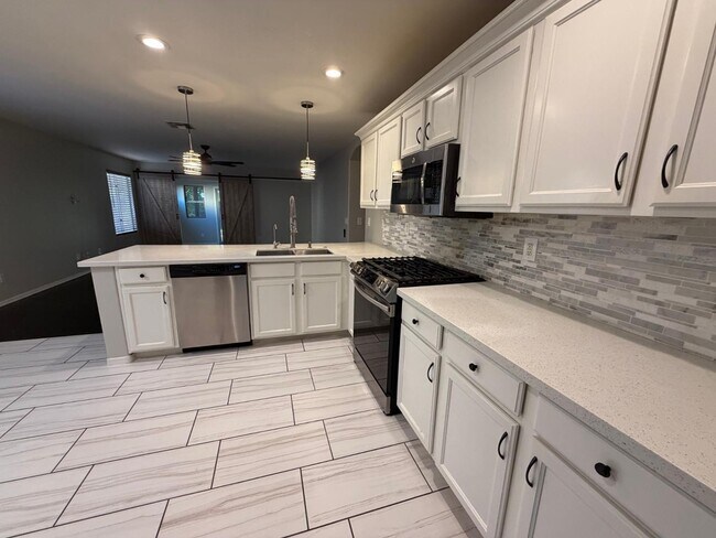 Building Photo - 1945 E Aloe Pl