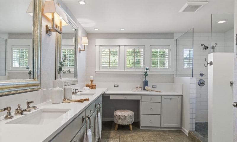 Building Photo - 1340 Bellevue Way SE