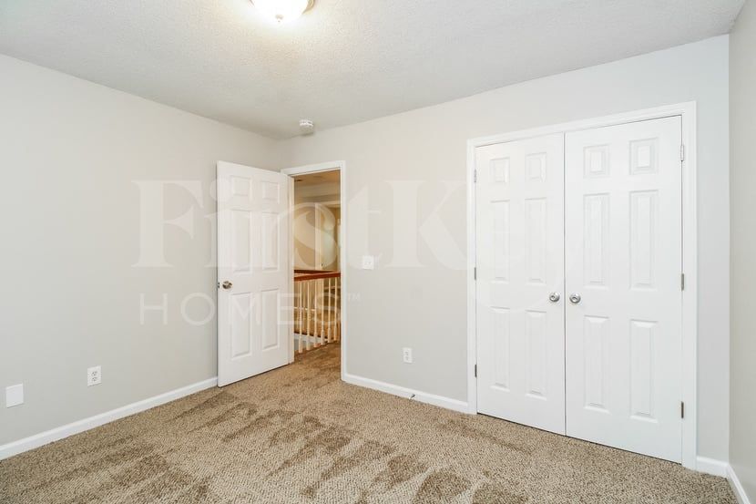 Building Photo - 5386 Beechmont Dr