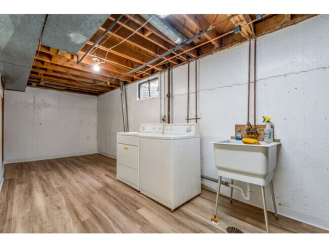 Building Photo - 6113 Holland St