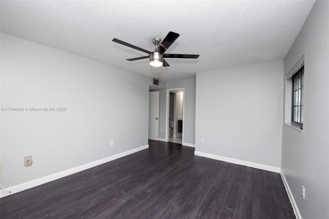Building Photo - 469 NE 207th Ln