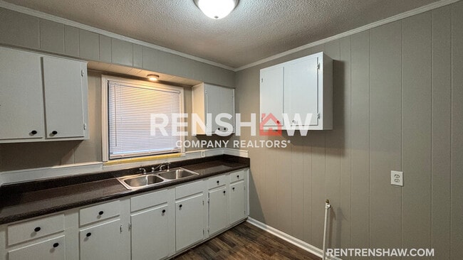 Building Photo - 3428 Vanuys Rd