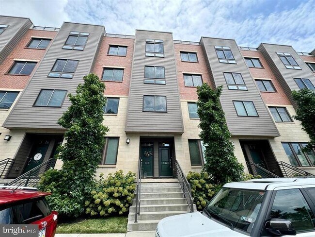 Building Photo - 906 Lakeview Ct