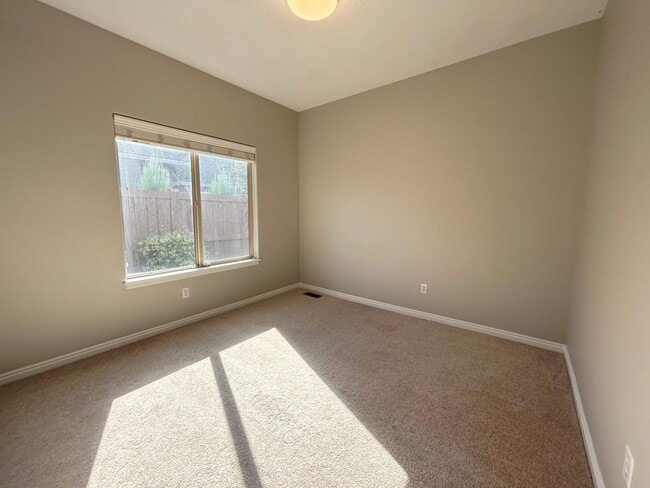 Building Photo - Lochsa Falls 5 Bedroom Home with Private B...