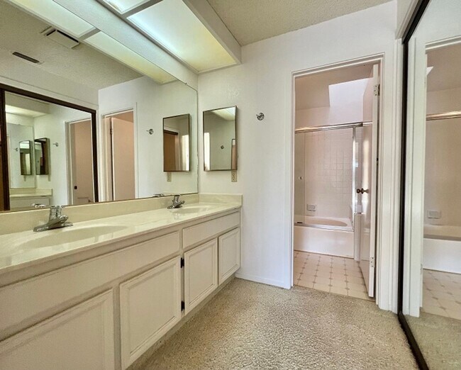 Building Photo - Three Bedroom Napa Condo on River Walk